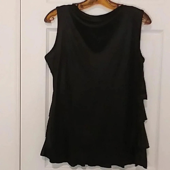 💙🌹 BLACK top with ruffles in front - Picture 9 of 13